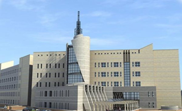 Si vendica della suocera molto religiosa, l’anziana: «Film porno ad alto volume»