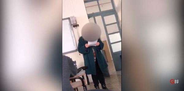 Professoressa derisa in classe, parla la preside: «I video non sono stati diffusi dai miei studenti»