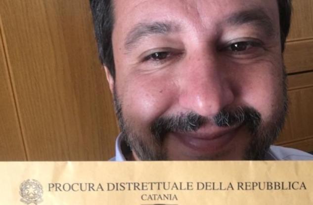 Migranti, Salvini: «Mi è arrivata una busta chiusa dalla procura di Catania» article-post