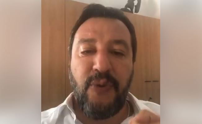 Salvini ai migranti: «Festeggiate fin che potete perché poi riprenderemo l’opera di pulizia»