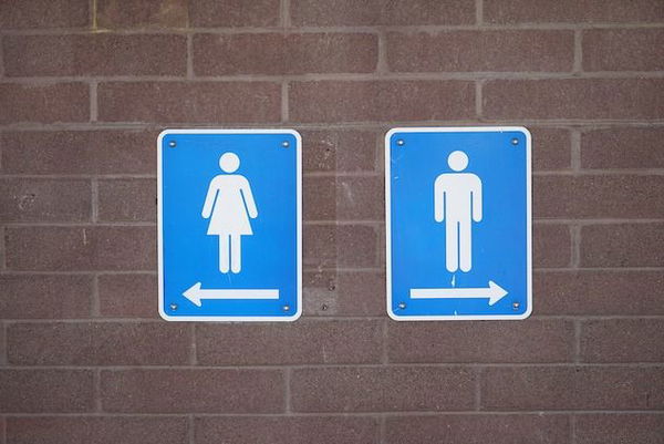 La bufala della tassa sulla pipì nei bar e ristoranti del Lazio