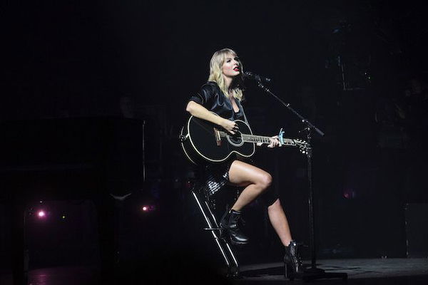 Taylor Swift ha trasformato l’Olympia di Parigi in una celebrazione dell’amore, in tutte le sue sfaccettature