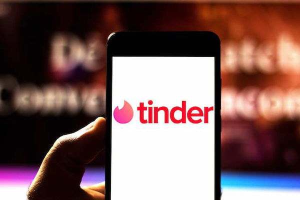 Il proprietario di Tinder Match afferma che Google permette sistemi di pagamento alternativi