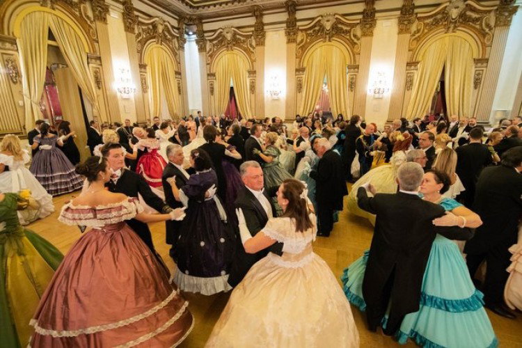 Gran Ballo di Sissi, la danza storica torna a Palazzo Brancaccio article-post