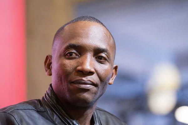 Roma, il taxista razzista al sindacalista Aboubakar Soumahoro: «Ti siedi avanti o non sali»