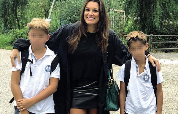 La bella risposta di Alena Seredova alle mamme che, sui social, l’hanno accusata di non saper stirare