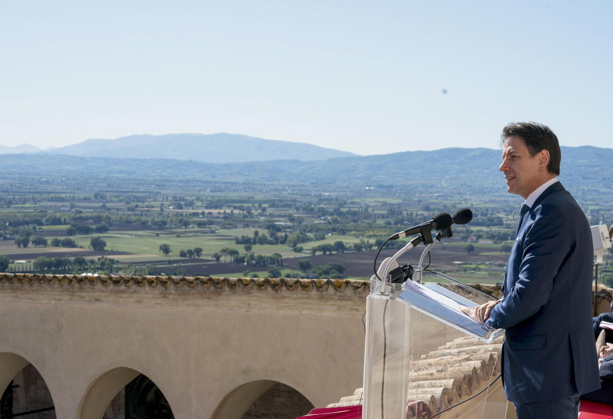 Conte dice a Renzi che «non ha bisogno di fenomeni» article-post