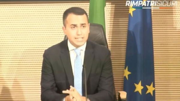 Di Maio dice che i migranti arrivati in Italia sono stati «settemila zero ottantasette» | VIDEO