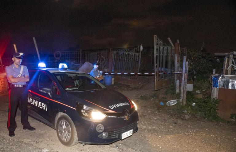 Barista rifiuta di servirgli un drink, torna il giorno dopo e distrugge il locale