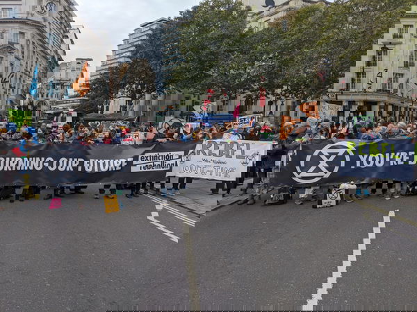 Da Londra a Roma: è cominciata la mobilitazione ecologista permanente