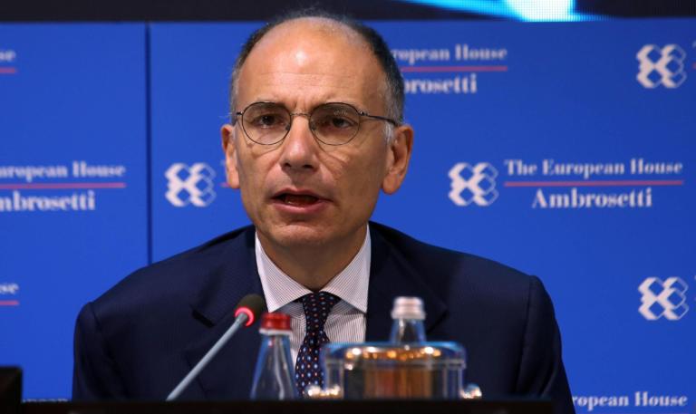 Enrico Letta dice che Conte e Zingaretti devono fare un patto con Renzi, altrimenti il governo non arriva a mangiare il panettone