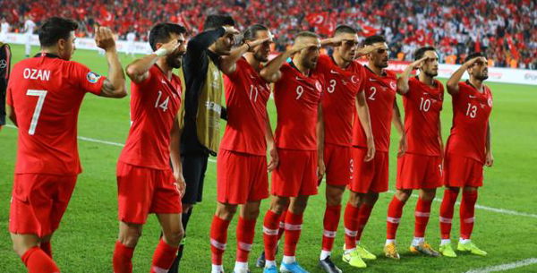 La Uefa dice che è «prematuro parlare» di revoca della finale di Champions a Istanbul