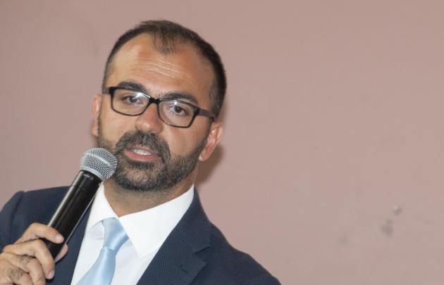 Lorenzo Fioramonti vuole l’aumento dell’Iva per la Coca-Cola e per il cibo di lusso come il caviale article-post