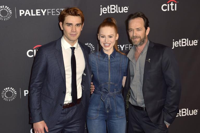Nella prima puntata di Riverdale, il tributo a Luke Perry: c’è anche la «sua» Brenda
