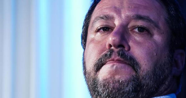 Mentre Salvini veniva portato in Ospedale, i suoi social continuavano a pubblicare