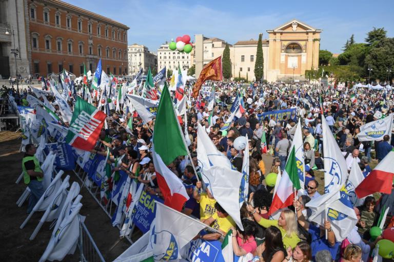 Al via a Roma la manifestazione del centrodestra contro il governo Conte