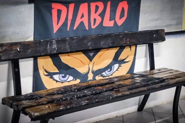 La Curva Nord della Lazio si ‘appropria’ della panchina su cui è stato ucciso Diabolik