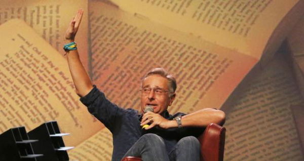 Paolo Bonolis su Giorgia Meloni: «Parla con grande fervore. Diventa quasi credibile»