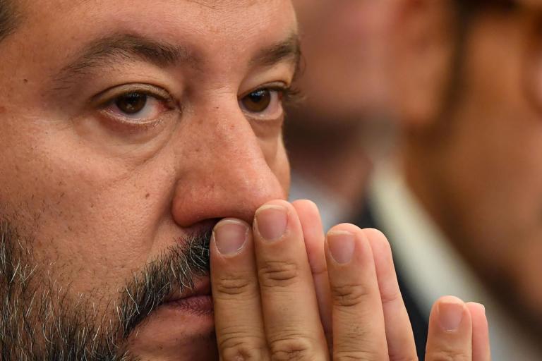 Matteo Salvini ‘prova pena’ per la standing ovation del Parlamento Europeo a Carola Rackete