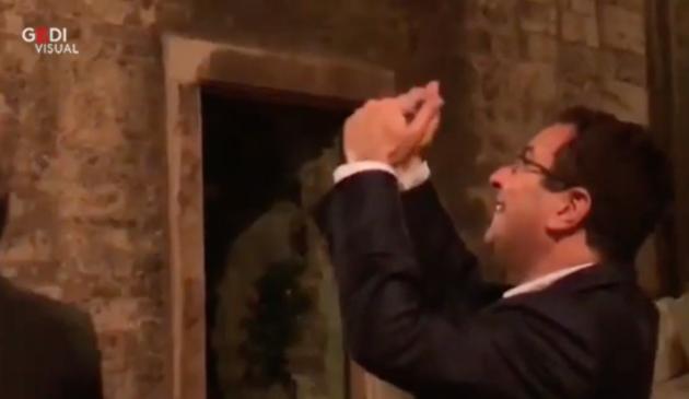 Il senatore della Lega che invita a buttarsi dalla finestra il cittadino umbro che cantava Bella Ciao dopo la vittoria della Lega article-post