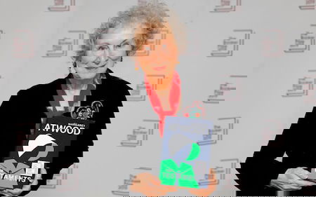 The Handmaid’s Tale: Margaret Atwood vince il Booker Prize per The Testaments article-post