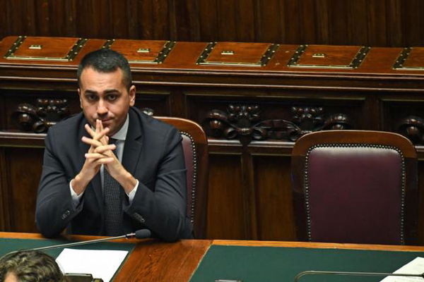 Di Maio vuole bloccare le armi per la Turchia, ma in queste ore potrebbe partire da Roma un cannone da 600 colpi