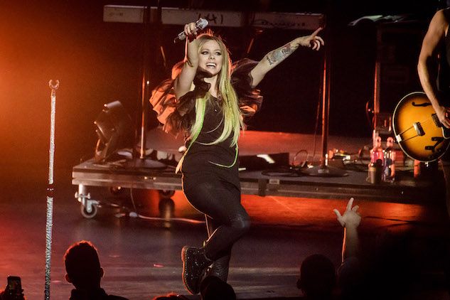 Avril Lavigne è tornata dopo la malattia: il nuovo tour partirà dall’Italia 