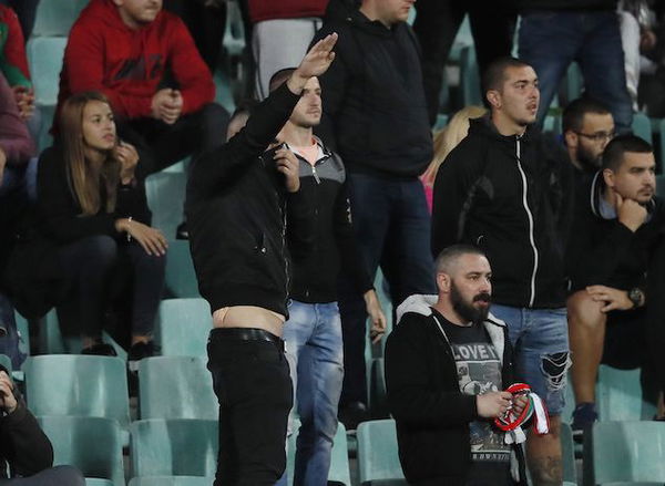 La reazione di Boris Johnson ai cori razzisti di Bulgaria-Inghilterra: «Ignobili»