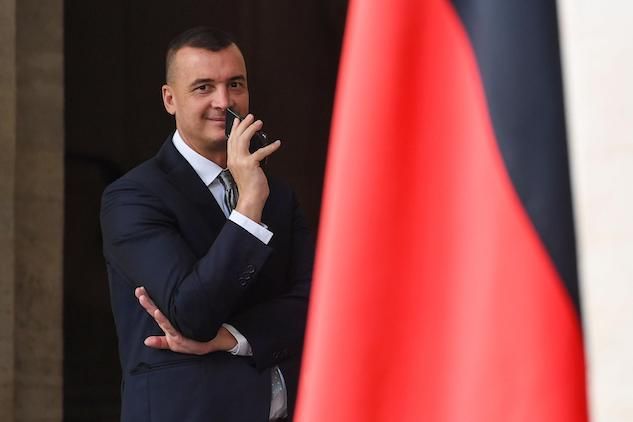 «Casalino seleziona le domande, non è corretto»: la denuncia di Caizzi a Conte article-post