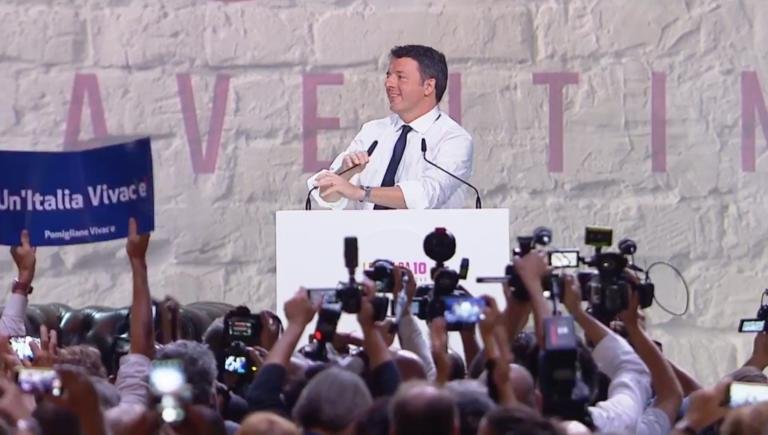 Renzi alla Leopolda 10: «Da noi nessun ultimatum, pensavo che Salvini fosse un don Rodrigo: invece è don Abbondio»