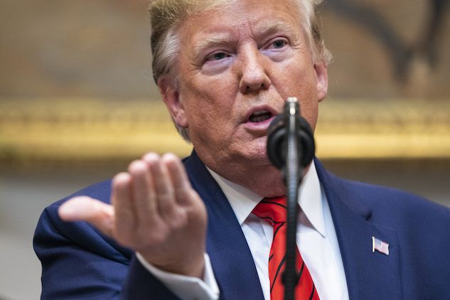 Trump giustifica l’investimento in Uk da parte della donna americana dicendo che «lì si guida al contrario»