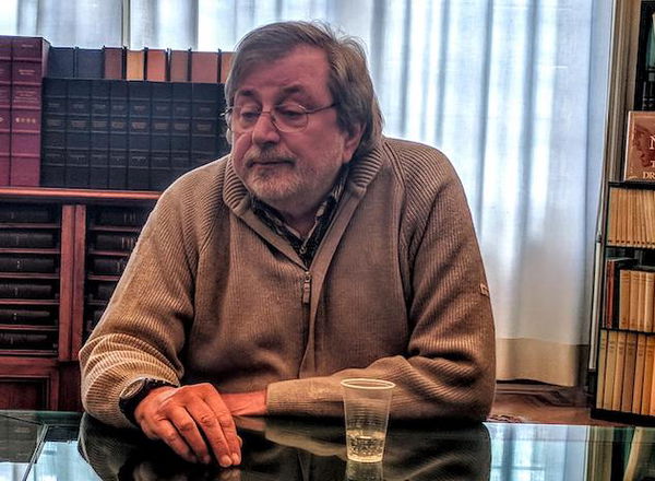 Guccini sui tortellini: «E allora i marocchini che vincono il prosciutto al torneo di Briscola?»