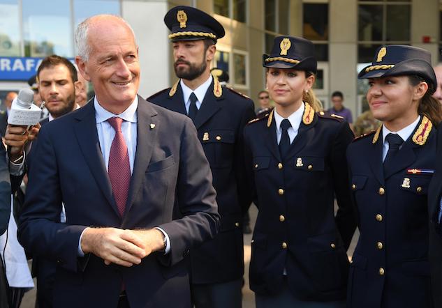 La circolare di Gabrielli sull’uso dei social: «L’immagine del poliziotto prevale su quella del cittadino»