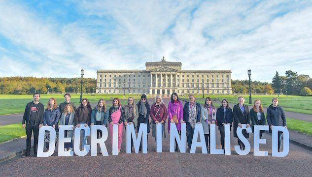 Storica svolta nell'Irlanda del Nord: aborto e matrimoni gay non sono più illegali