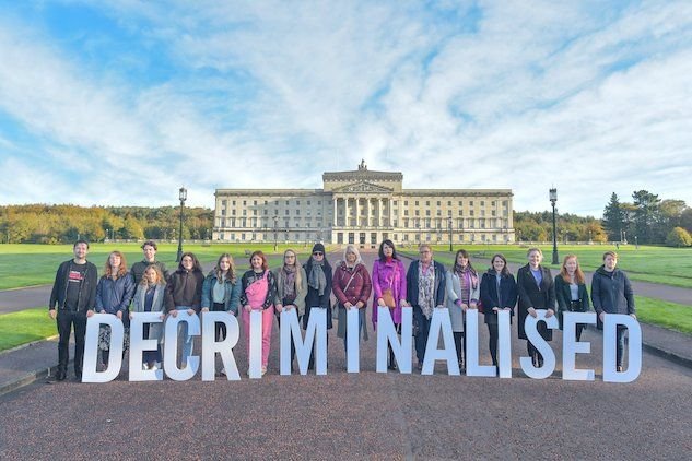 Storica svolta nell’Irlanda del Nord: aborto e matrimoni gay non sono più illegali