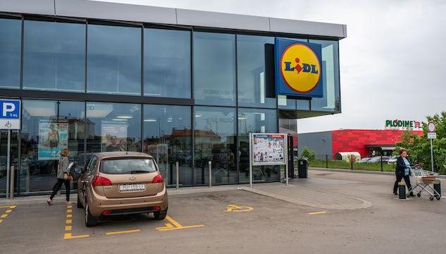 Lidl richiama alcune confezioni di latte parzialmente scremato: ecco i lotti ritirati