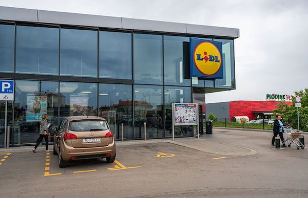 Lidl richiama alcune confezioni di latte parzialmente scremato: ecco i lotti ritirati