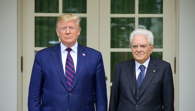 Sergio Mattarella nello studio ovale di Donald Trump: «L'Italia è un paese amico»