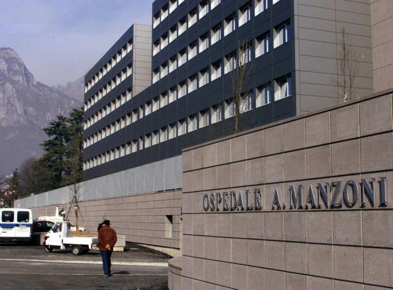 La dipendente dell’ospedale di Lecco trova questa scritta sull’armadietto: «Fuori da qui lesbica!»