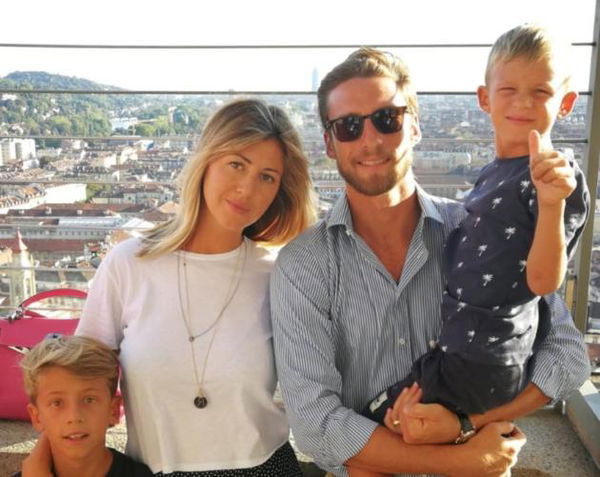 La risposta di Marchisio: «Se punti la pistola a una donna sei un balordo, se da ciò ricavi una battuta idiota sei un poveretto»