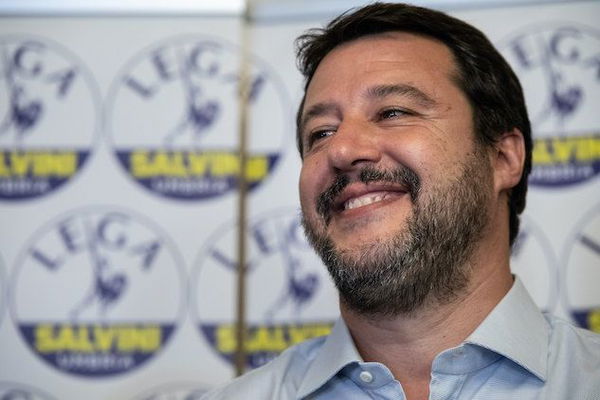 Il Movimento 5 Stelle accusa: «Salvini e Il Giornale diffondono bufale sull’immigrazione»