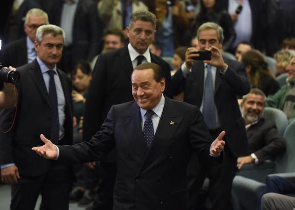 Berlusconi sarà in piazza S.Giovanni con Salvini e Meloni, nonostante Casapound