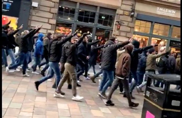Laziali a Glasgow fanno saluti romani, per la stampa scozzese è subito «Nazi-o» | VIDEO