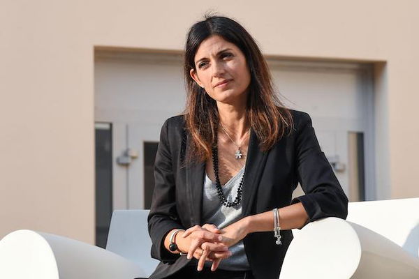 Virginia Raggi vuole far iniziare le lezioni all’Università un po’ più tardi