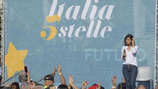 Festa dei 5 stelle, Virginia Raggi difesa dagli attivisti che contestano i giornalisti