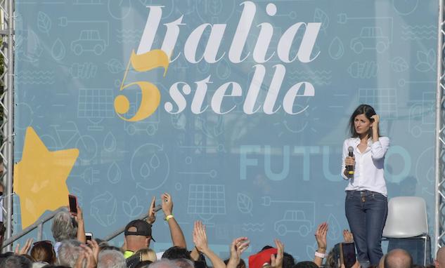 Festa dei 5 stelle, Virginia Raggi difesa dagli attivisti che contestano i giornalisti