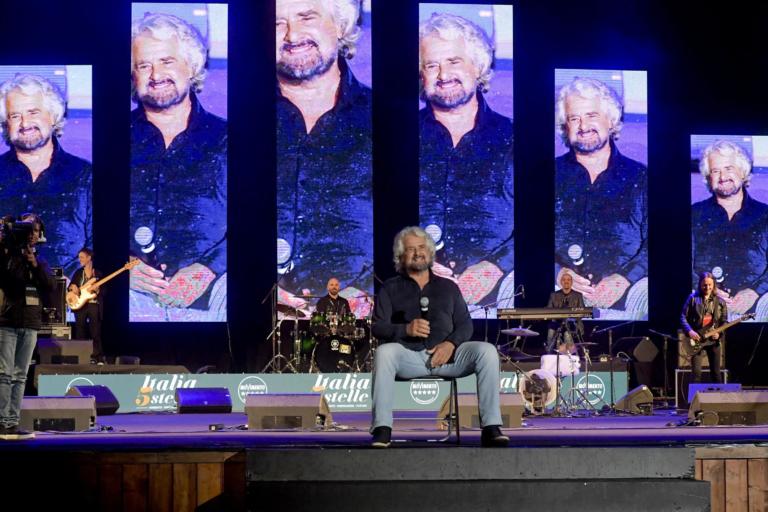 Per Beppe Grillo bisognerebbe togliere il diritto di voto agli anziani