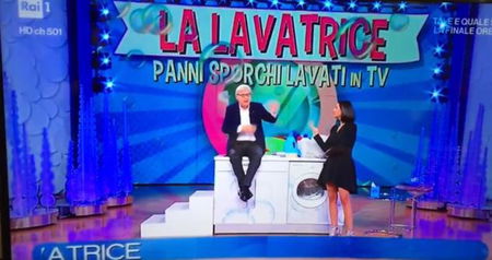 Sgarbi dice che le donne devono stare in casa e Caterina Balivo gli dà ragione | VIDEO article-post