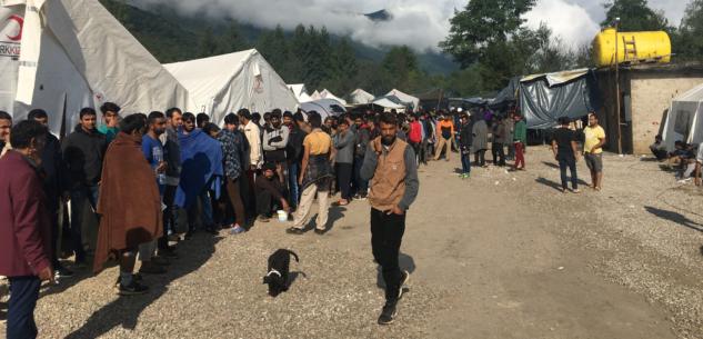 In Bosnia hanno imposto il coprifuoco ai migranti article-post