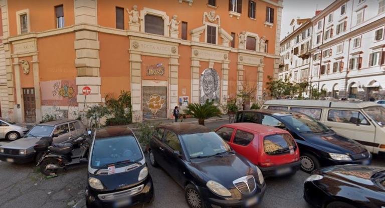 Gli ultras della Lazio sgombreranno gli occupanti del Cinema Palazzo